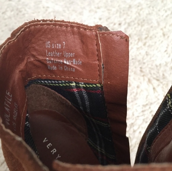 VERY VOLATILE Suede Wedge Booties Size 7 - Picture 8 of 8